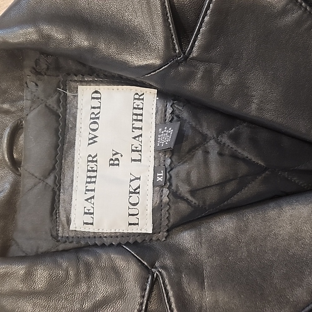 Leather jacket - Picture 2 of 4